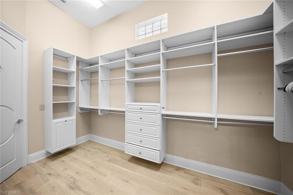 LELY RESORT - Residential