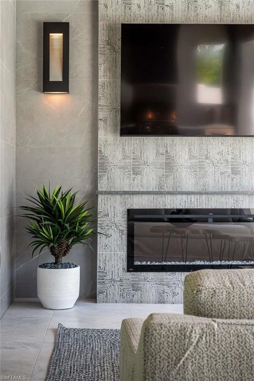 NAPLES PARK - Residential