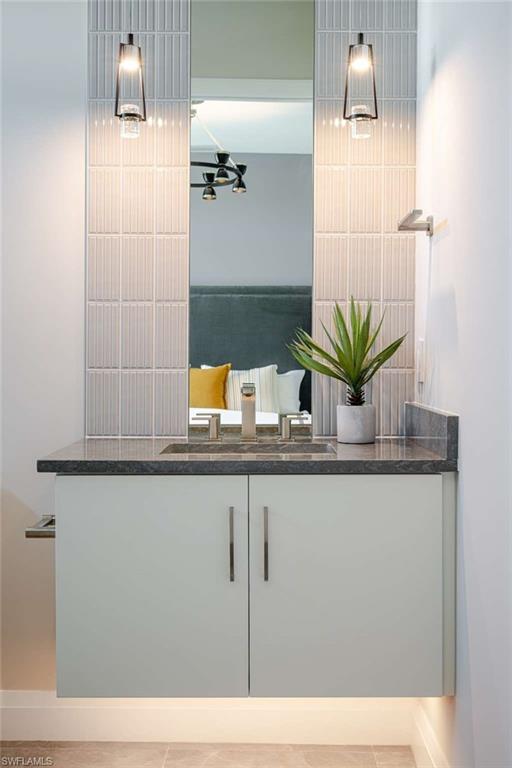 NAPLES PARK - Residential