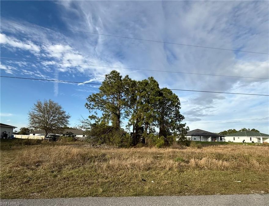Duplex Lot, Centrally located, close to shopping, medical, and entertaining. priced for a quick sale!