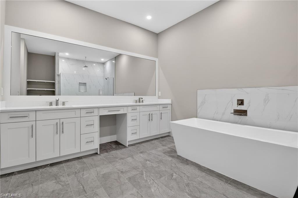 PARROT CAY - Residential