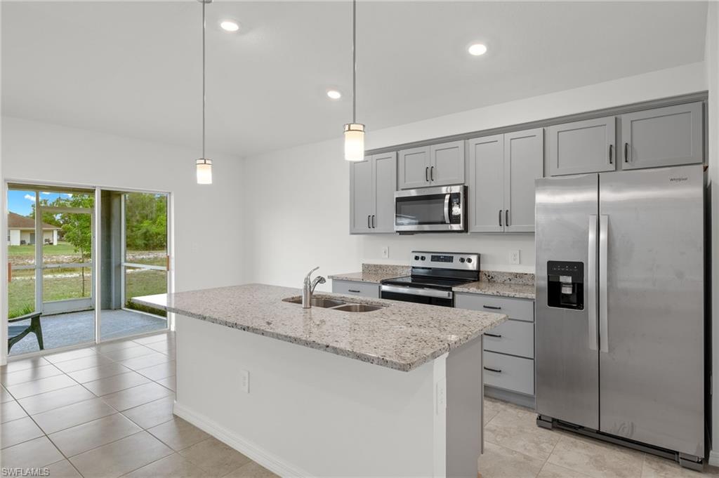 MIRROR LAKES - Residential