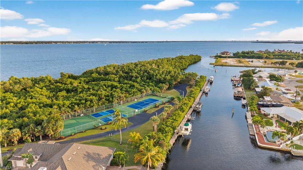 BUTTONWOOD HARBOR - Residential