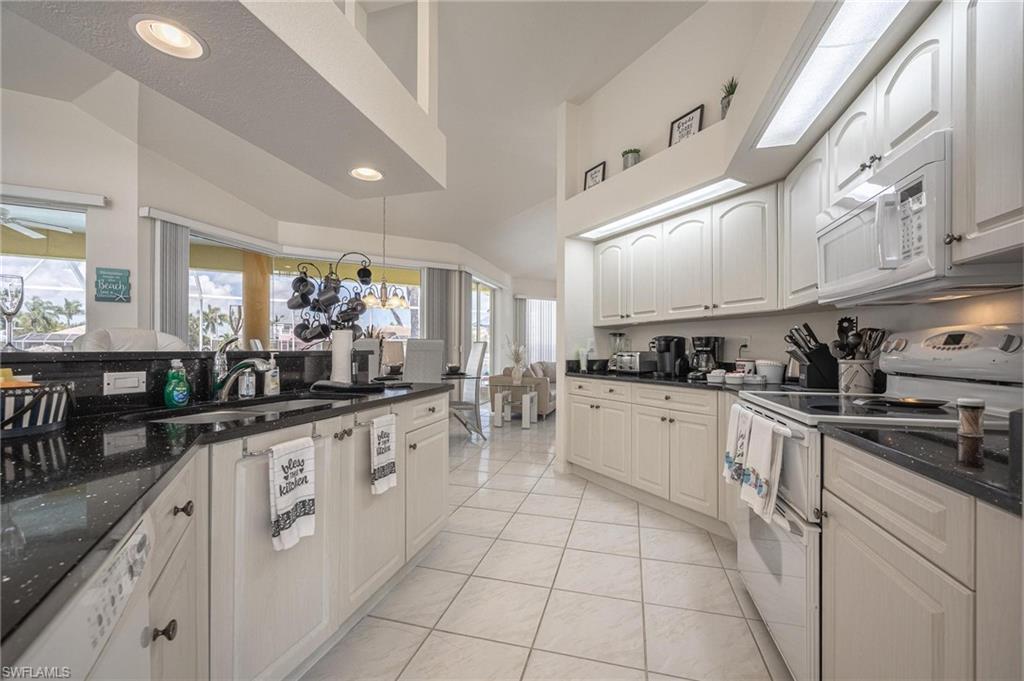 CAPE CORAL - Residential Lease