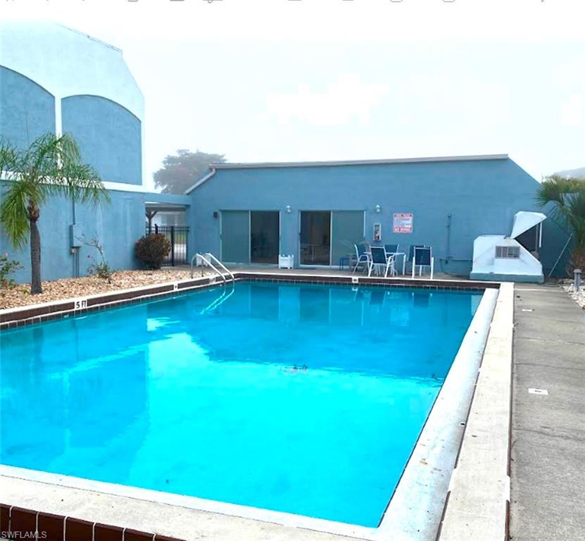 CONTEMPORARY  CONDO - Residential