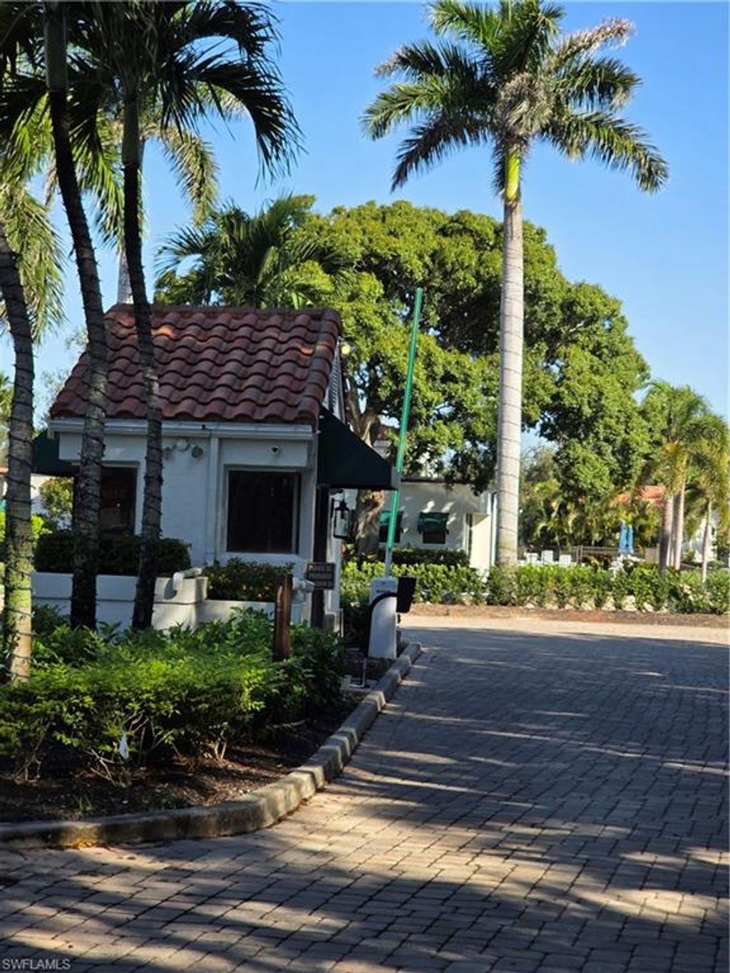 Photo of 613 Beachwalk CIR #J101, NAPLES, FL 34108 (MLS # 225076575)