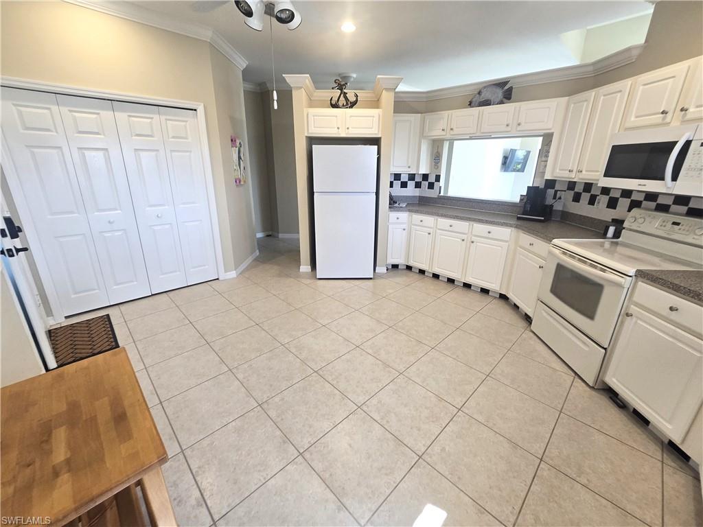 COLONY LAKES - Residential