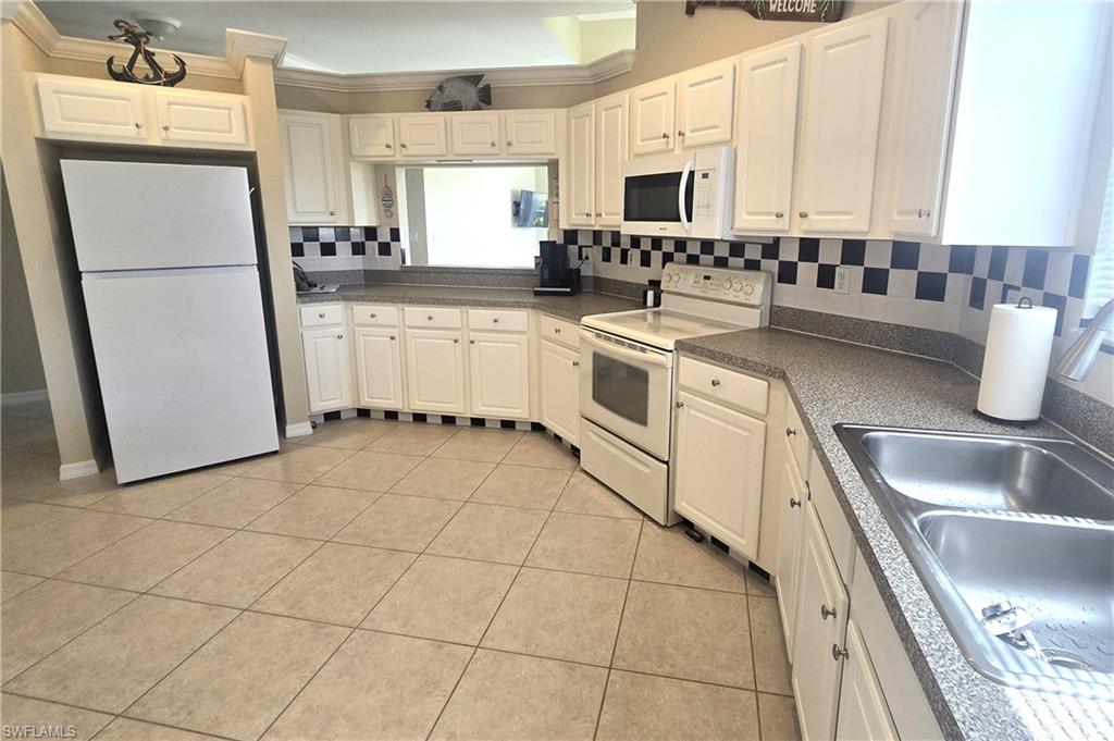 COLONY LAKES - Residential