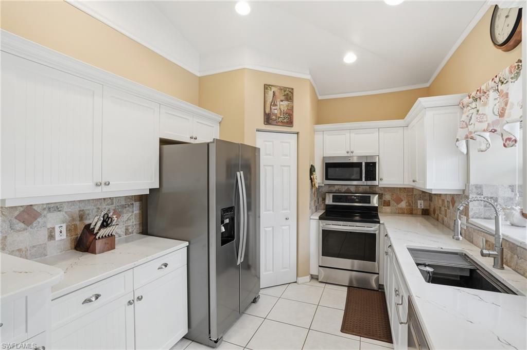 PARADISE VILLAGE - Residential