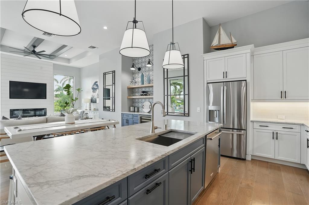 MARCO BEACH - Residential