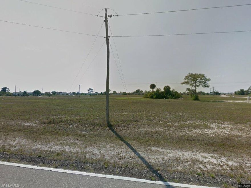 Beautiful lot in Cape Coral to build your new home or hold for the future. Don't miss this opportunity.