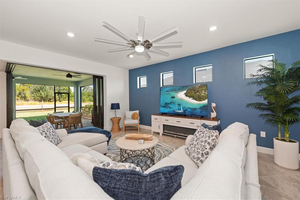 COUNTRY CLUB - Residential