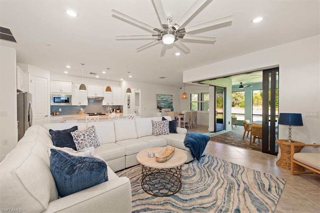 COUNTRY CLUB - Residential