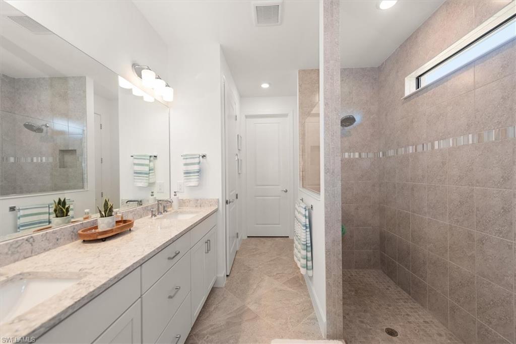 COUNTRY CLUB - Residential