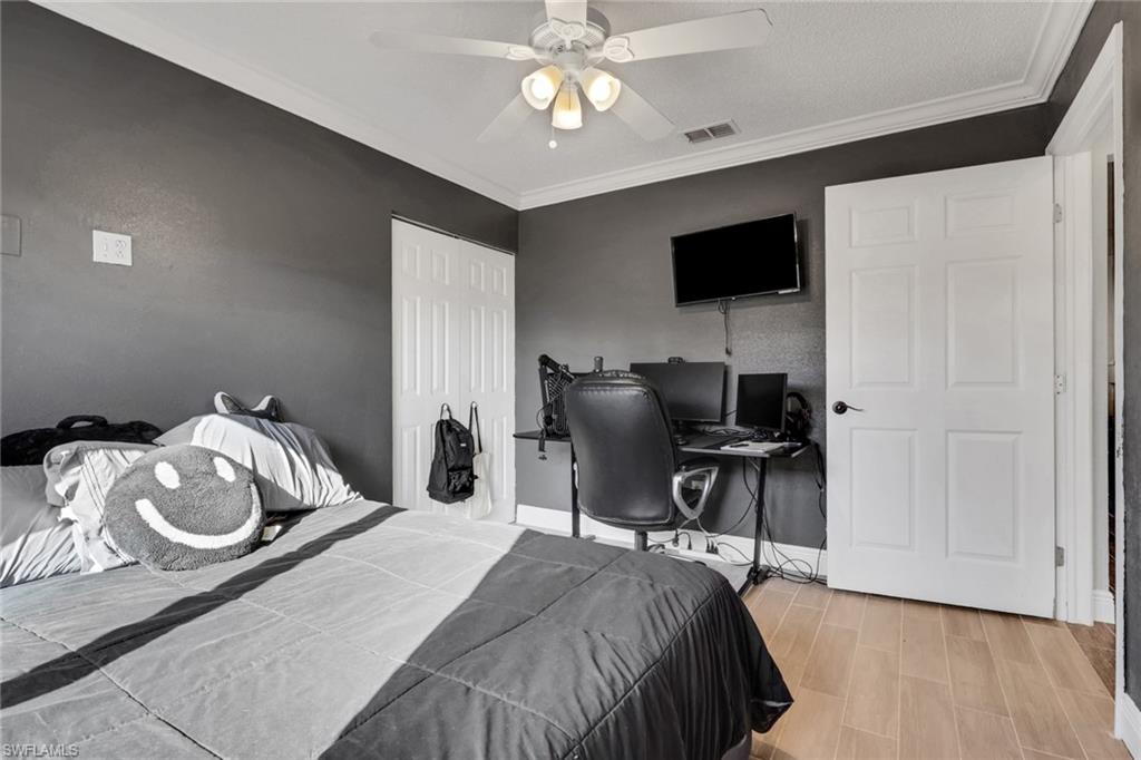 ROYAL WOODS - Residential