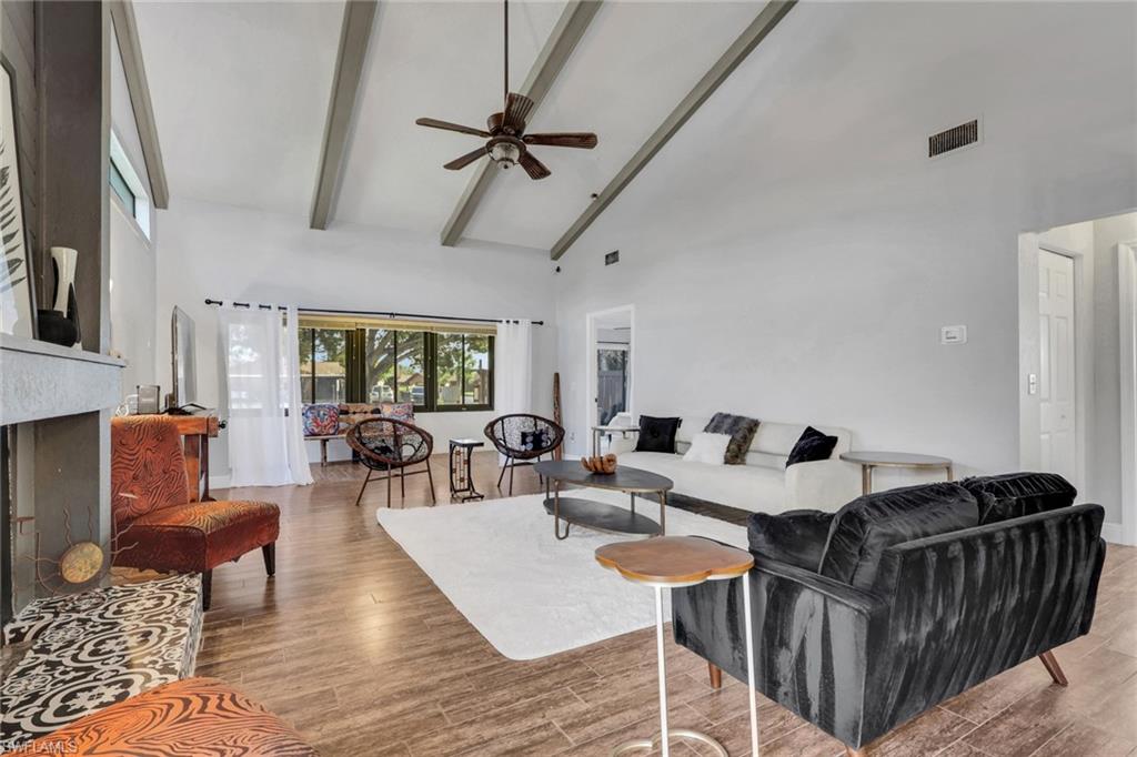 ROYAL WOODS - Residential