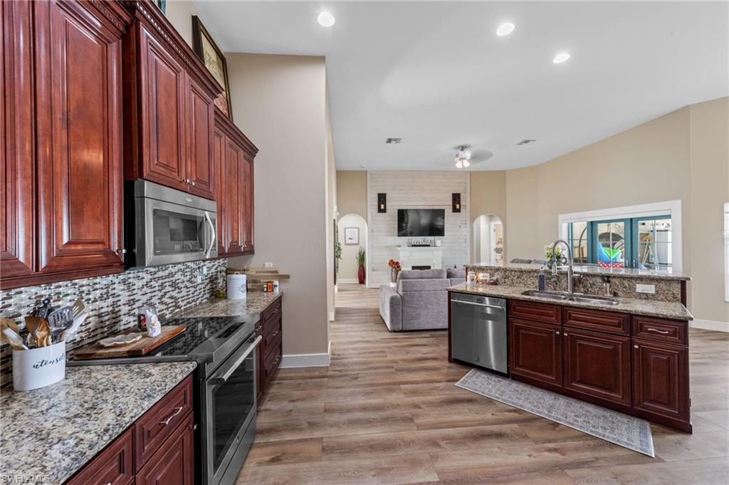 CAPE CORAL - Residential