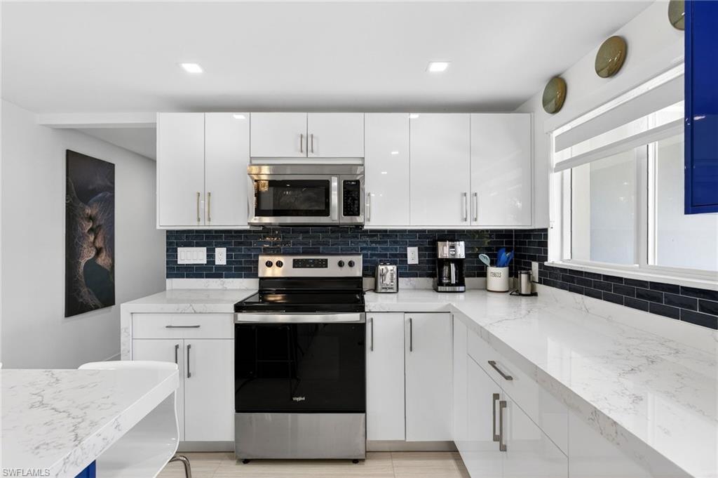 SANIBEL LAKE ESTATES - Residential