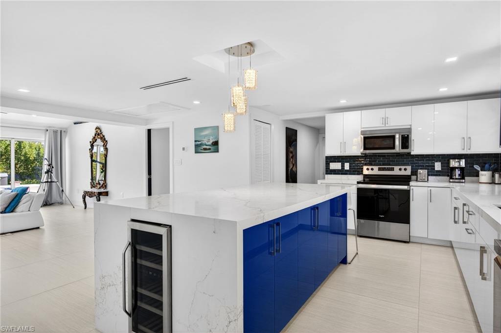 SANIBEL LAKE ESTATES - Residential