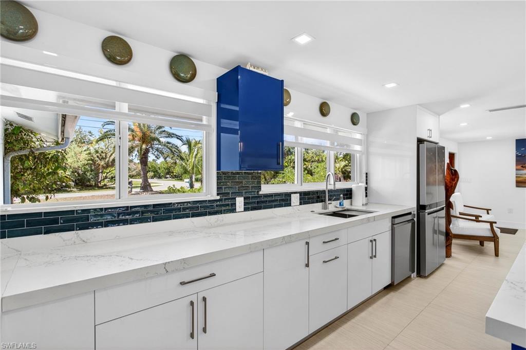 SANIBEL LAKE ESTATES - Residential