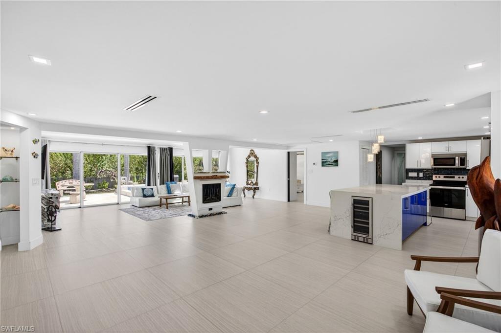 SANIBEL LAKE ESTATES - Residential