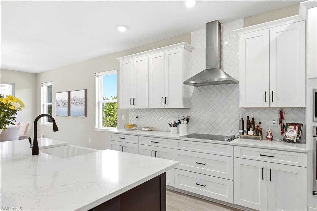 VALENCIA LAKES - Residential