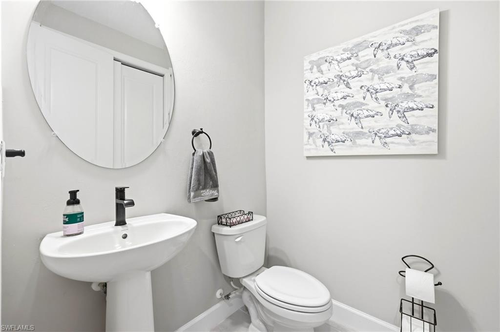 VALENCIA LAKES - Residential