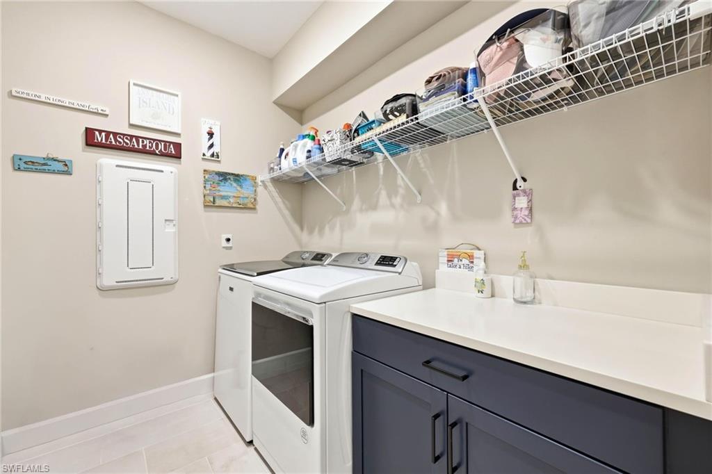 VALENCIA LAKES - Residential