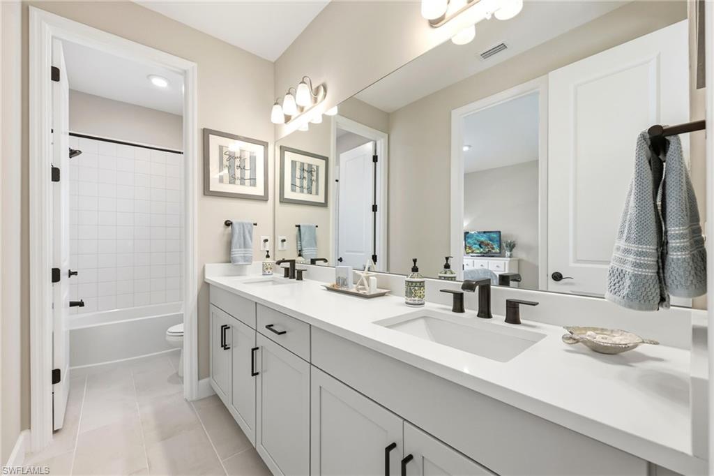 VALENCIA LAKES - Residential