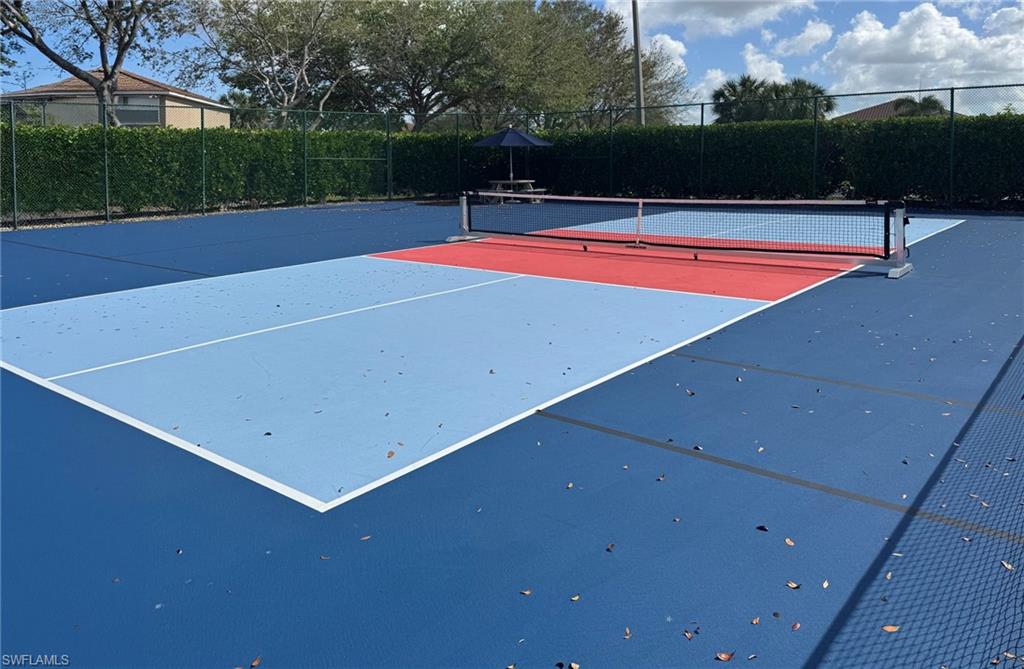 VALENCIA LAKES - Residential