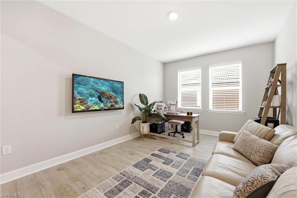 VALENCIA LAKES - Residential