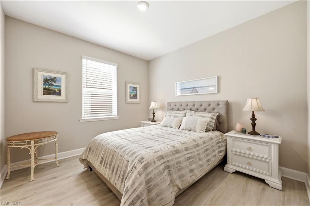 VALENCIA LAKES - Residential