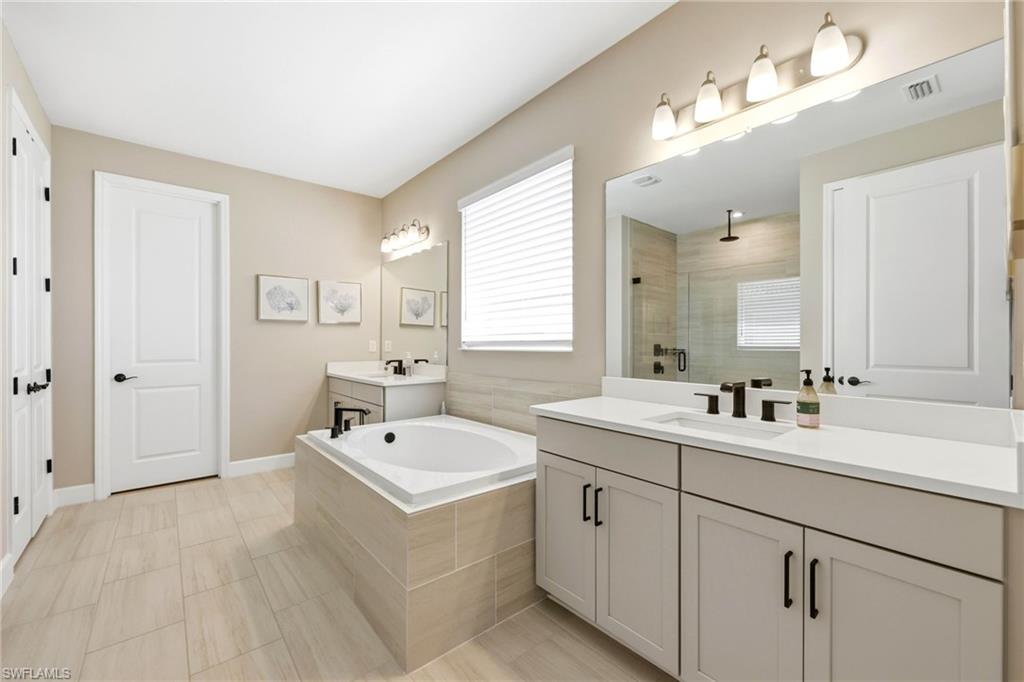 VALENCIA LAKES - Residential