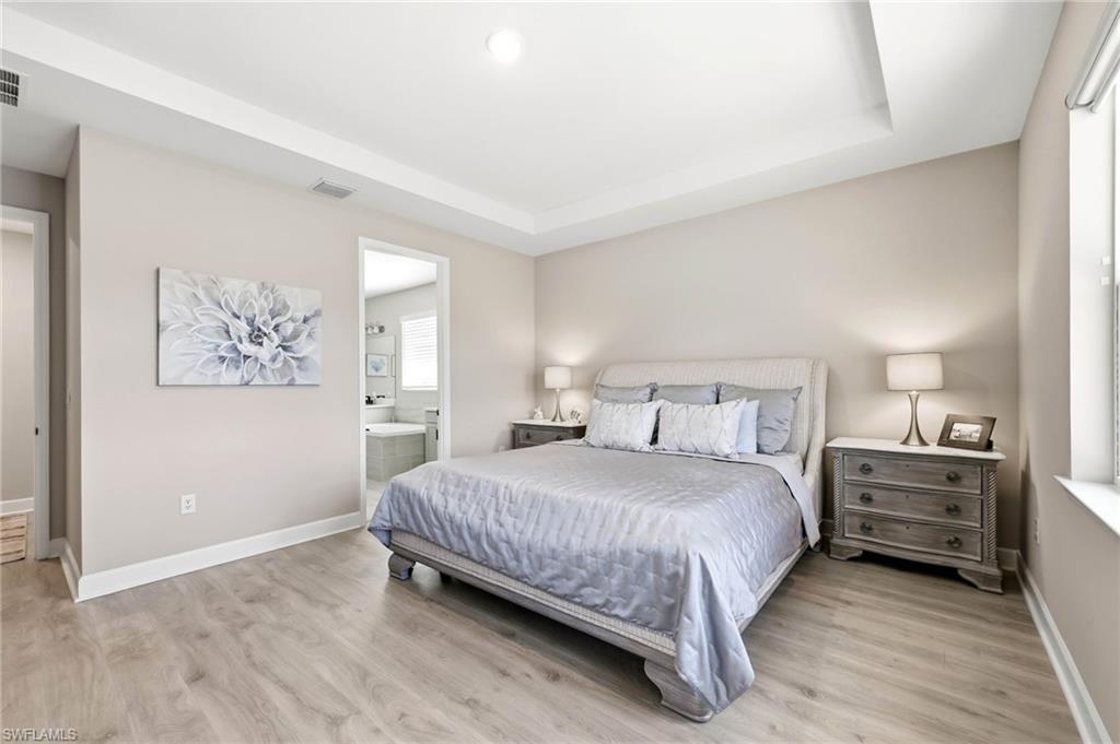 VALENCIA LAKES - Residential