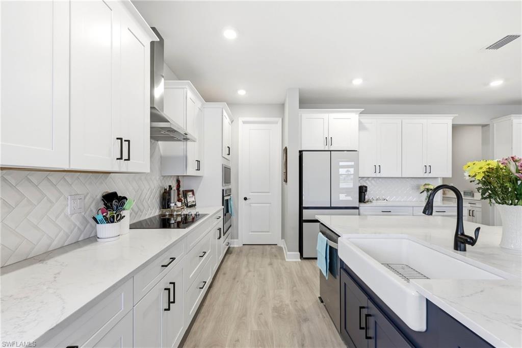 VALENCIA LAKES - Residential