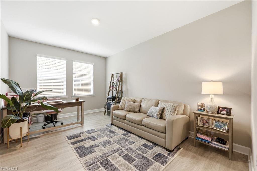 VALENCIA LAKES - Residential