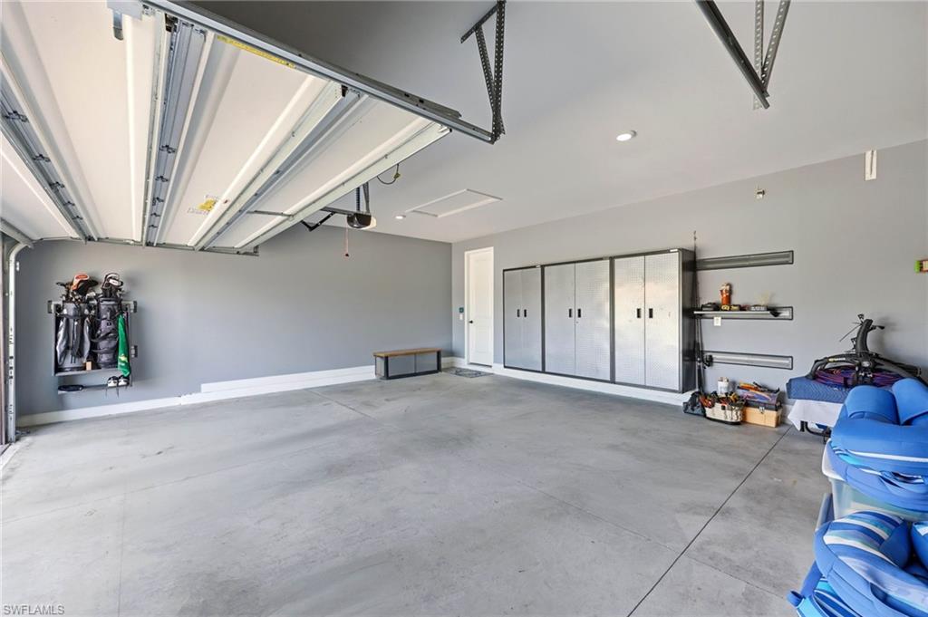 VALENCIA LAKES - Residential