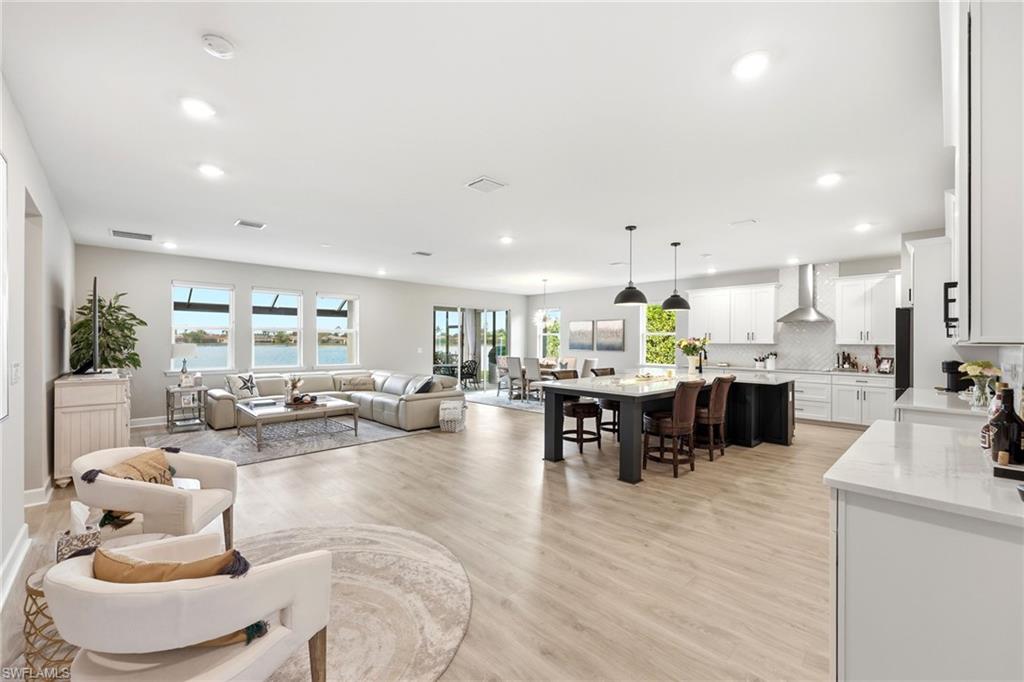 VALENCIA LAKES - Residential