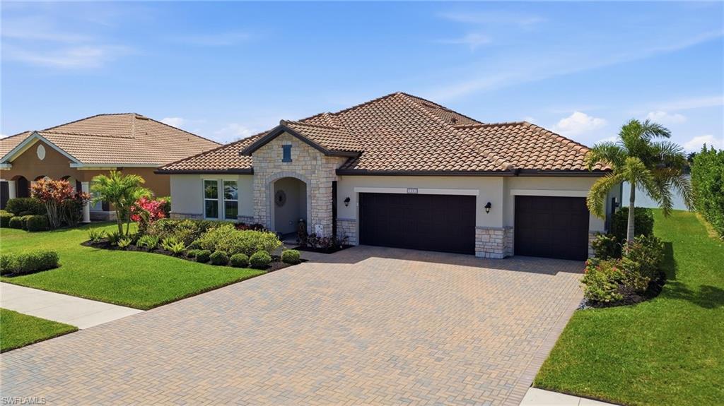 VALENCIA LAKES - Residential