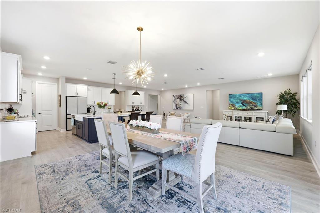 VALENCIA LAKES - Residential