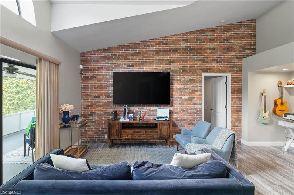 VILLAS FOUR - Residential