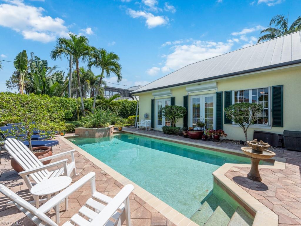 MOORINGS - Residential