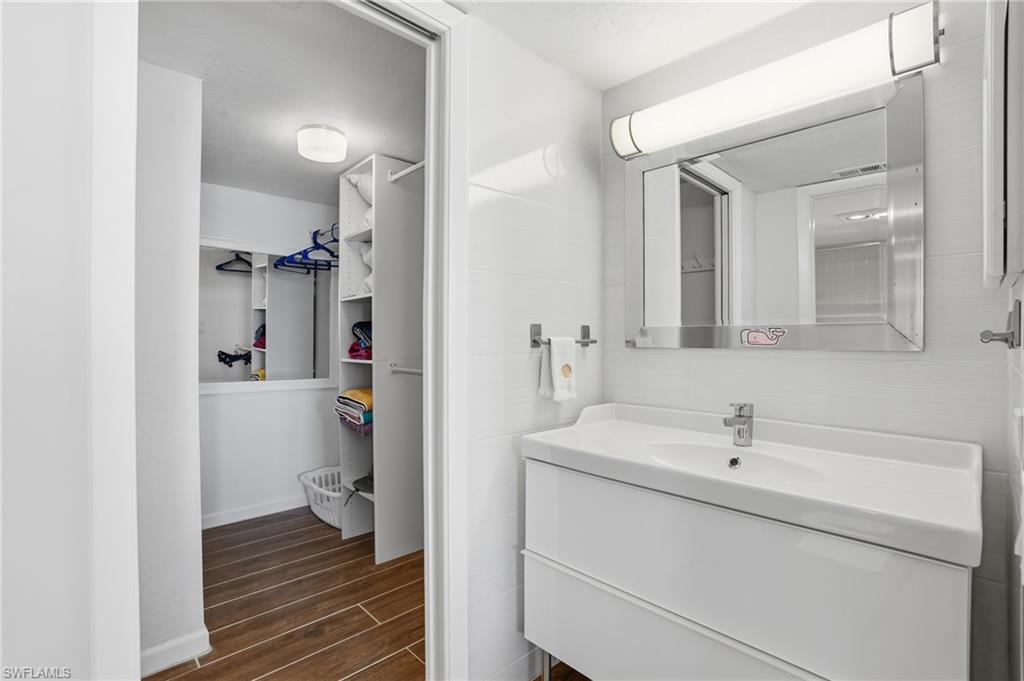 BAYSHORES - Residential Lease