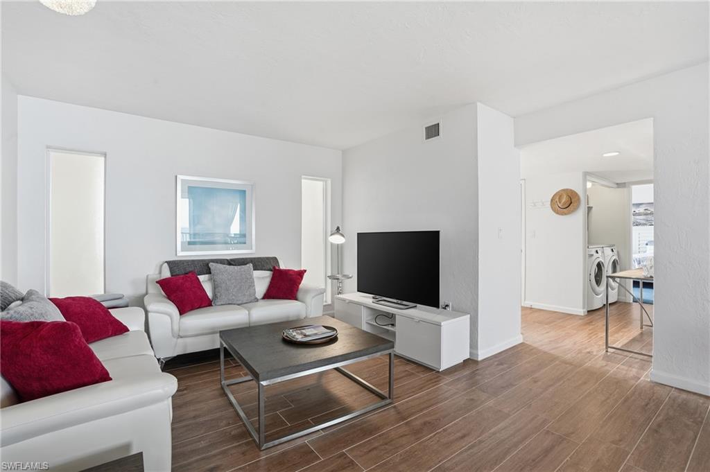 BAYSHORES - Residential Lease