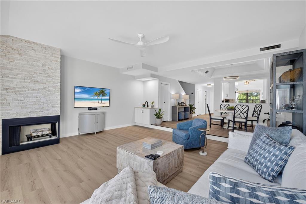 111 La Peninsula BLVD 111