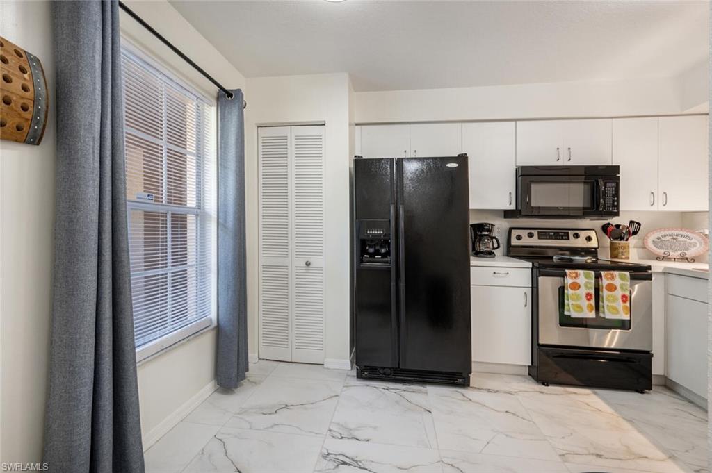 VICTORIA SHORES - Residential