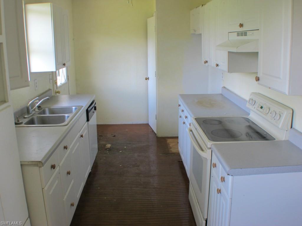 TEE AND GREEN ESTATES - Residential