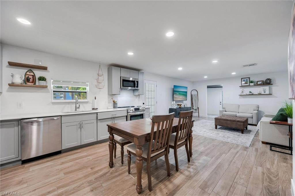 SUNSET HOMES - Residential