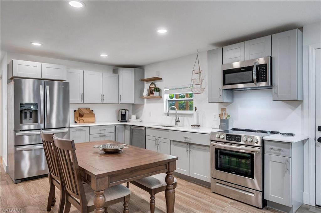 SUNSET HOMES - Residential