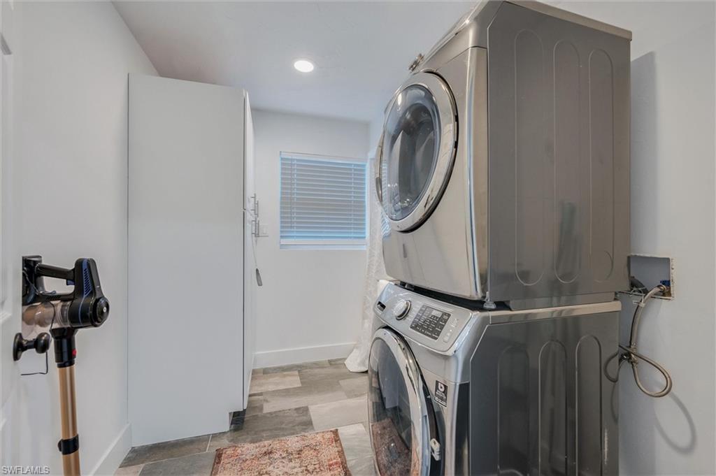 SUNSET HOMES - Residential